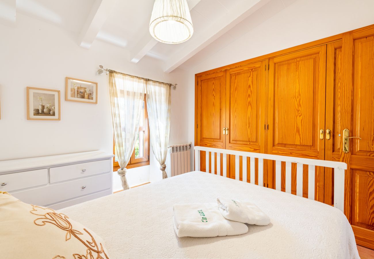 Finca in Cas Concos - Finca Can Quadrat by Mallorca House Rent